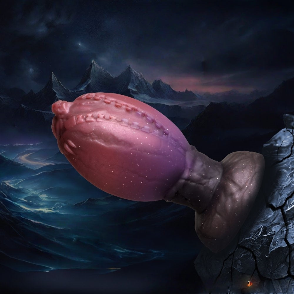 Sextoy anal en silicone avec base sécurisée et finition détaillée.