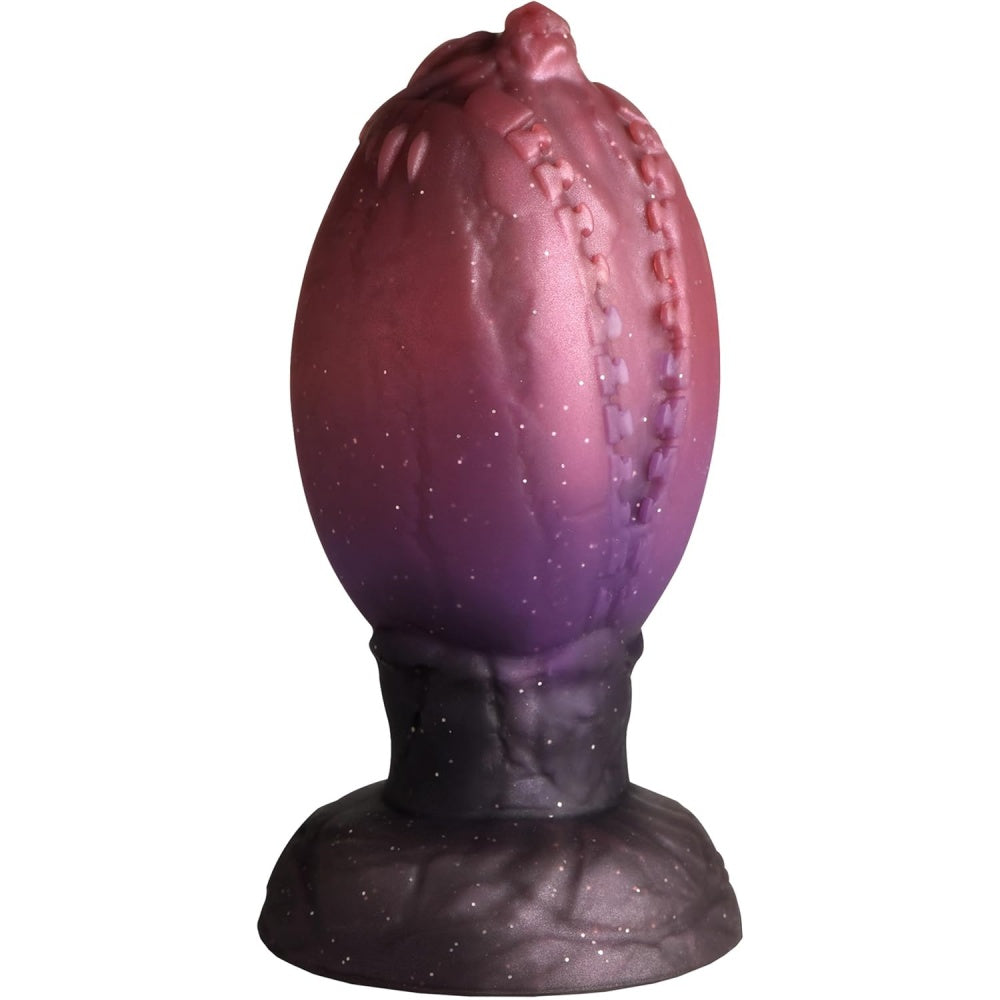 Plug anal en silicone médical avec design ovoïde texturé inspiré de l’univers fantastique.