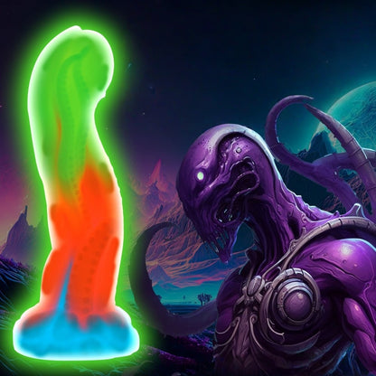 Godemichet fantasy audacieux en silicone médical avec motif de tentacules et ventouses texturées, effet phosphorescent.