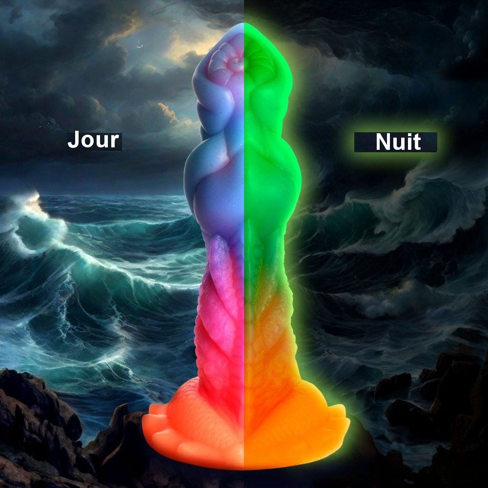 Sextoy en silicone style fantasy avec crêtes sculptées et dégradé phosphorescent multicolore.