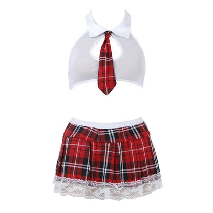 Tenue d’écolière glamour incluant un haut blanc court en maille, design sans manches avec col licou et détail ajouré, complété par une mini-jupe rouge à carreaux finition dentelle et une cravate rouge assortie.